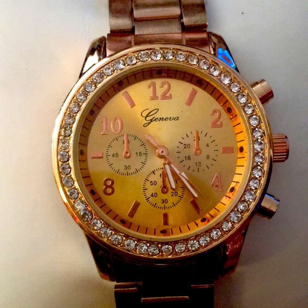 Ladies rose gold Geneva watch with rhinestones